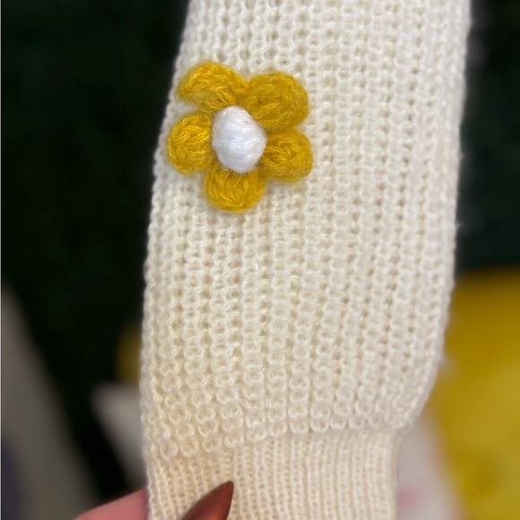 BiBi Fall Delicate‎ Cream Sweater with Flowers Size S but oversized NWOT - Picture 7 of 14